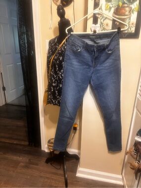 Old navy Women’s Mid Wash Blue Skinny Jeans 6